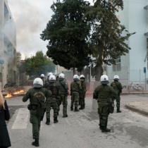 Σταυρούπολη: Βίαια επεισόδια στο ΕΠΑΛ – Πετροπόλεμος και μολότοφ