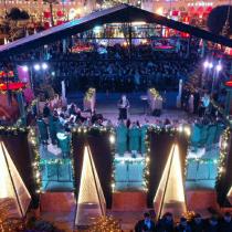 Θεσσαλονίκη: Χριστουγεννιάτικες μελωδίες από παιδικές χορωδίες στην πλατεία Αριστοτέλους