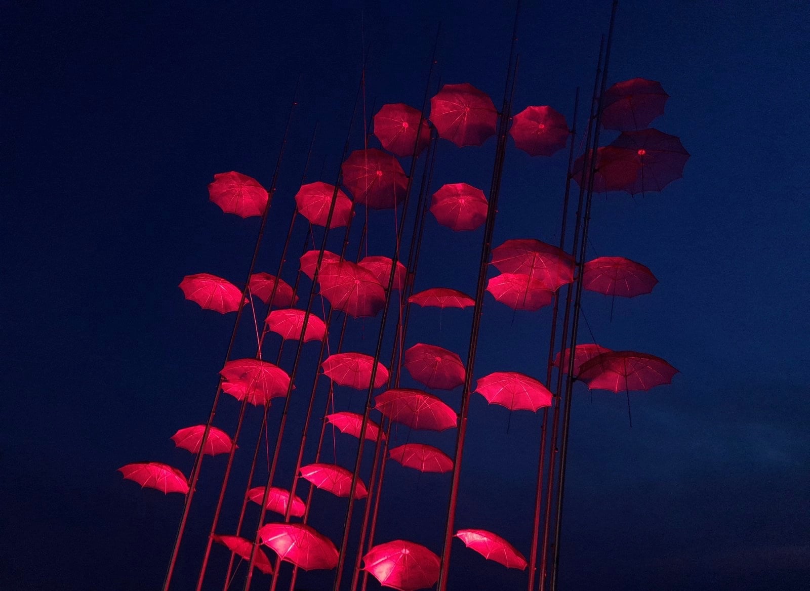 Κωνσταντίνος Ζέρβας | Μεγάλη Πέμπτη: Οι ομπρέλες μας στο χρώμα που συμβολίζει τη σημερινή ημέρα