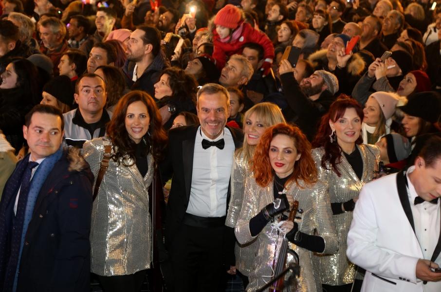 Με υπερθέαμα πυροτεχνημάτων, Φουρέιρα και πολύ κέφι η υποδοχή του νέου έτους στη Θεσσαλονίκη