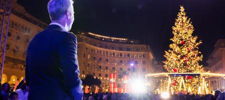 Θεσσαλονίκη: Πλήθος κόσμου στη φωταγώγηση του χριστουγεννιάτικου δέντρου