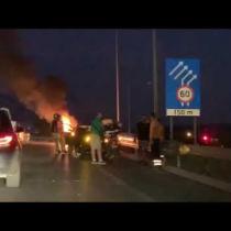 Τώρα: Μηχανή τυλίχτηκε στις φλόγες στον Περιφερειακό (VIDEO) 