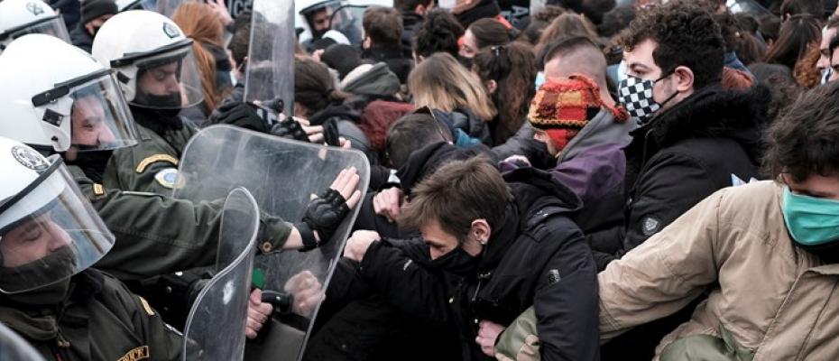 Επεισόδια και χημικά στο φοιτητικό συλλαλητήριο στη Θεσσαλονίκη